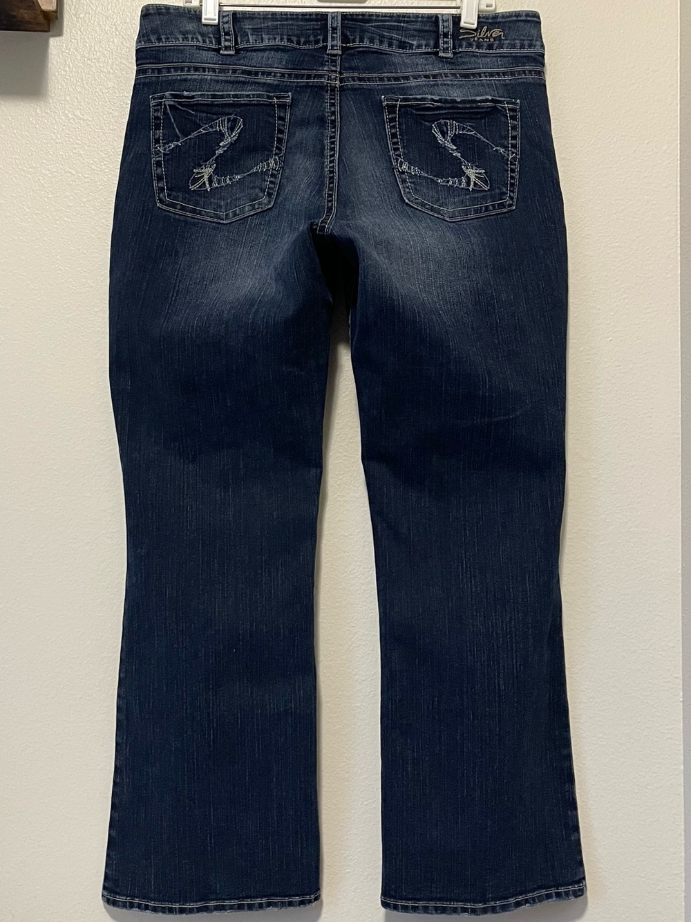Silver Jean Suki Bootcut Jean - Curvy Dark Wash Embroidery Stretch- Size 16 | 30